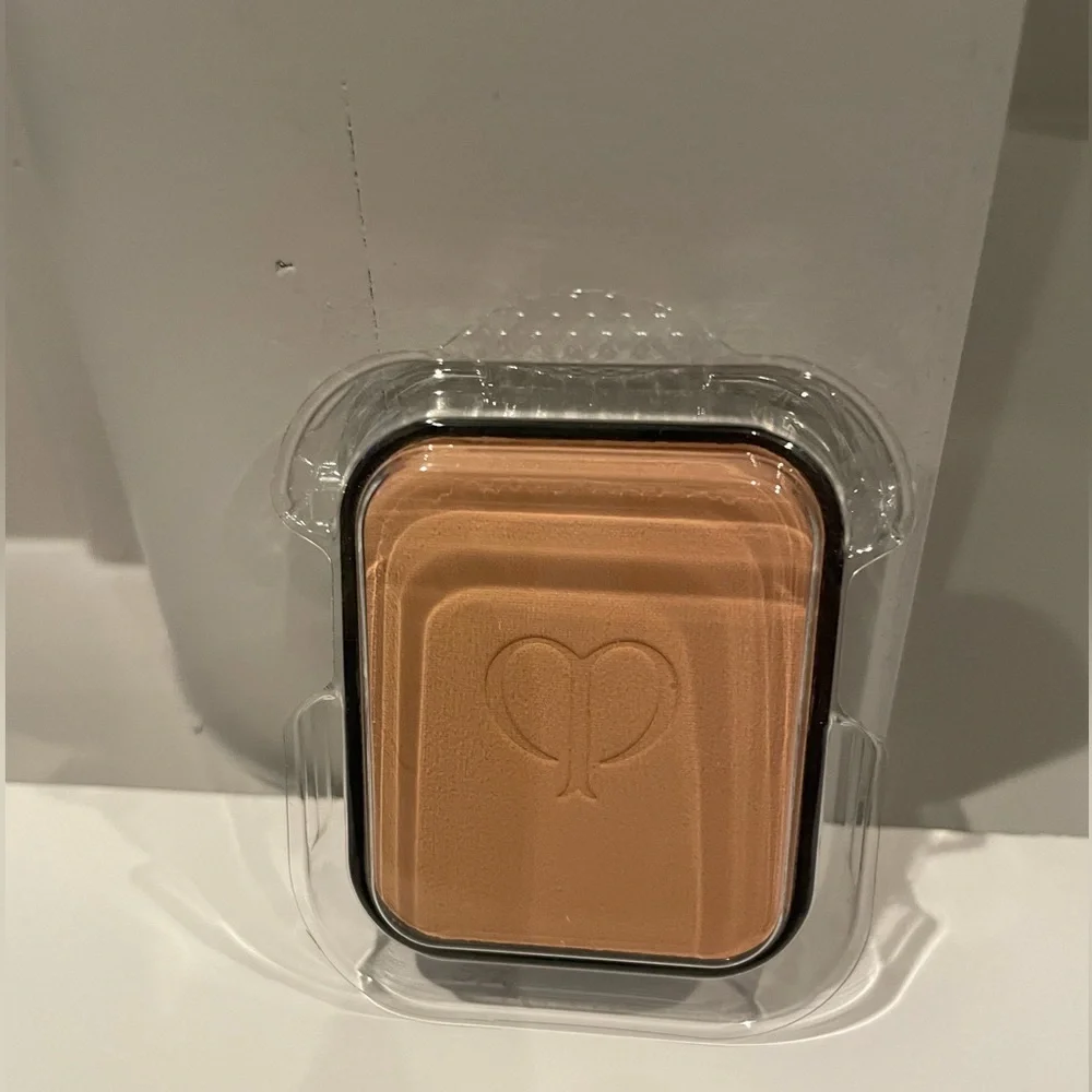 Cle de Peau ~ Radiant Powder Foundation ~ Refill ~ O50